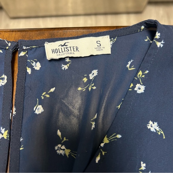 Hollister Floral Navy Blue Romper Size S - Picture 3 of 16